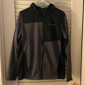 Light weight hooded Columbia jacket